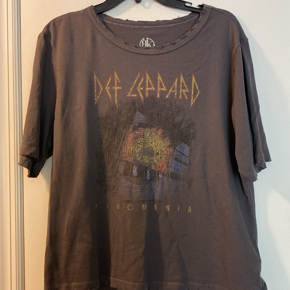 Recycled Karma 💯 Cotton Distressed Longer Sleeves Look Def Leppard Logo Tee New - Picture 15 of 16